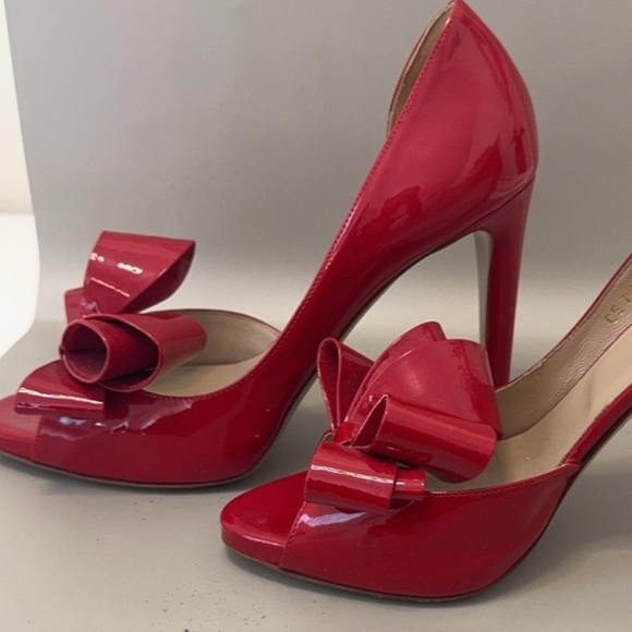 Valentino Red Bow Peep Toe Patent Leather  Pumps- Size 37 6.5 (US) - Picture 4 of 8